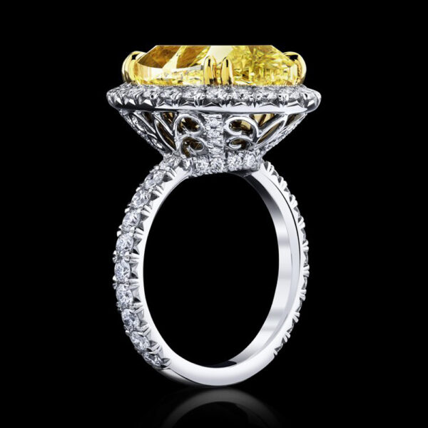 11.18 CT OVAL MODIFIED BRILLIANT CUT FANCY INTENSE YELLOW DIAMOND RING - #R9007 - Image 2