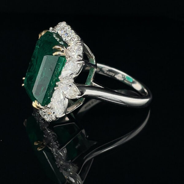 15.84 CT GREEN EMERALD AND DIAMOND RING - #RR-184 - Image 2