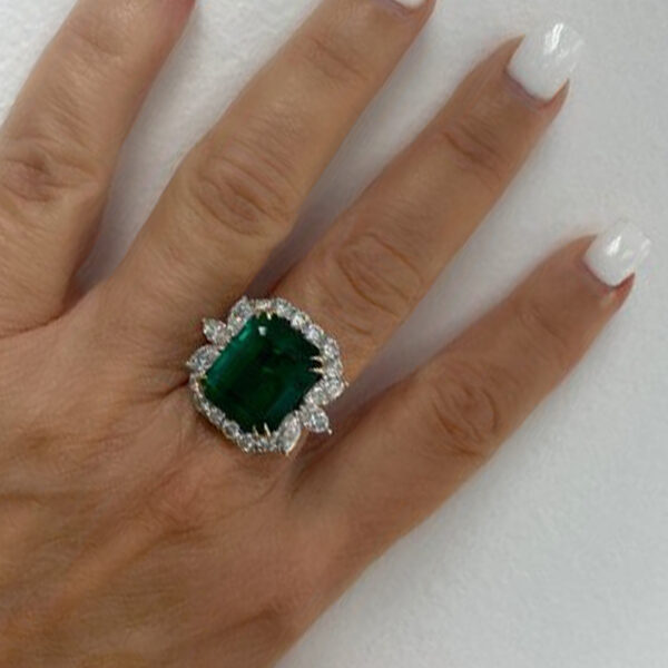 15.84 CT GREEN EMERALD AND DIAMOND RING - #RR-184 - Image 3