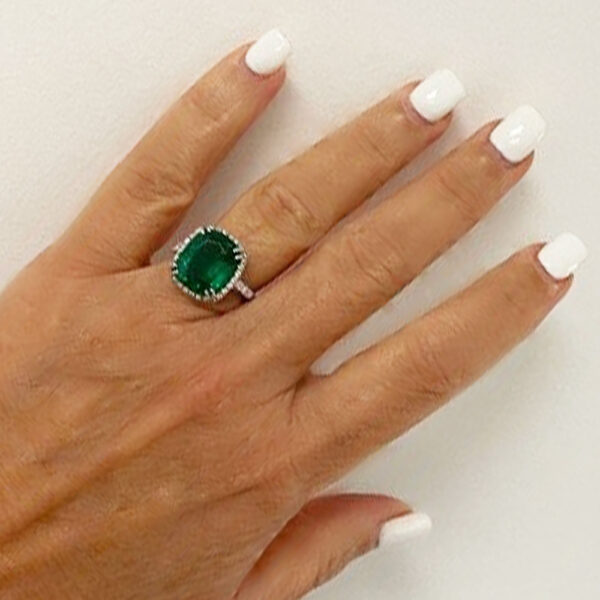 8.01 CT GREEN EMERALD AND DIAMOND RING - #RR-165 - Image 3