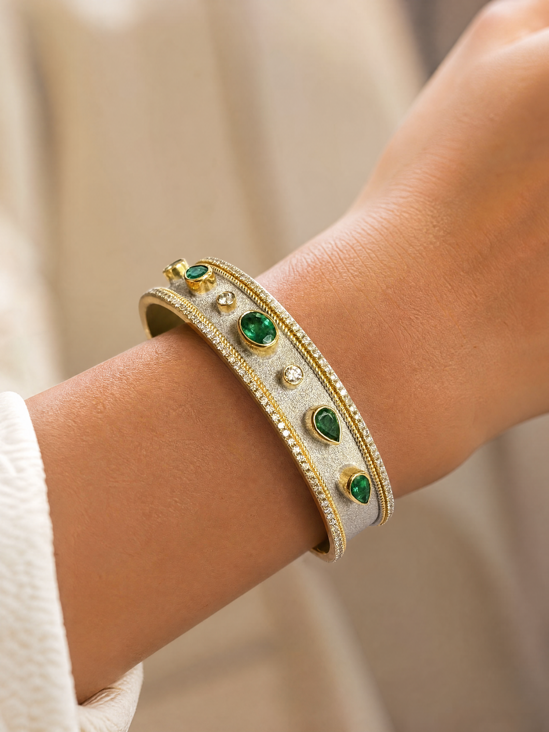 2.05CT EMERALD AND DIAMOND BANGLE BRACELET - STYLE #GG-135 - Image 6