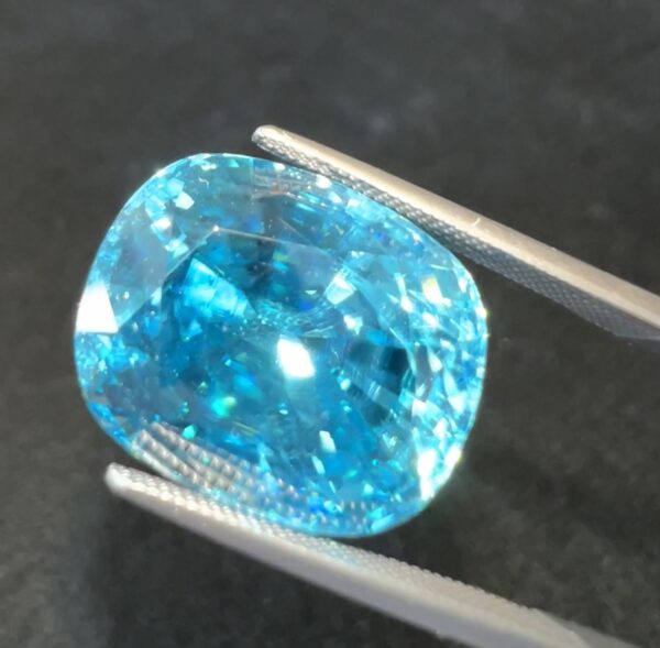 24.24CT Lagoon Blue Zircon - Image 14