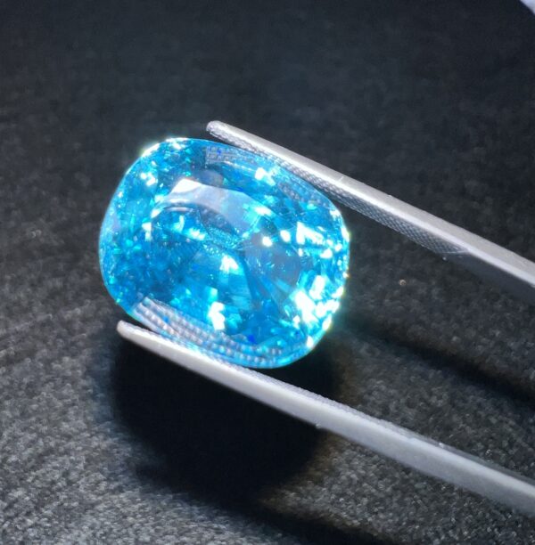 24.24CT Lagoon Blue Zircon - Image 7