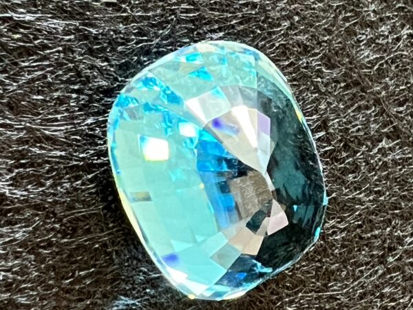 24.24CT Lagoon Blue Zircon - Image 9