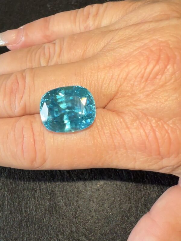 24.24CT Lagoon Blue Zircon - Image 13