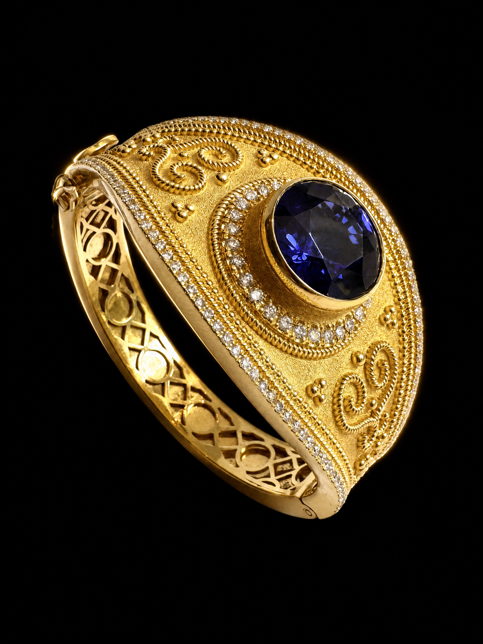 16.73CT TANZANITE 18K YELLOW GOLD AND DIAMOND BANGLE BRACELET- STYLE #GG-377 - Image 4
