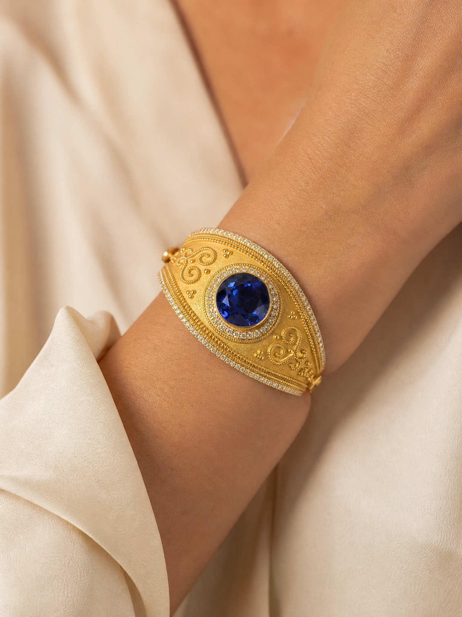 16.73CT TANZANITE 18K YELLOW GOLD AND DIAMOND BANGLE BRACELET- STYLE #GG-377 - Image 6
